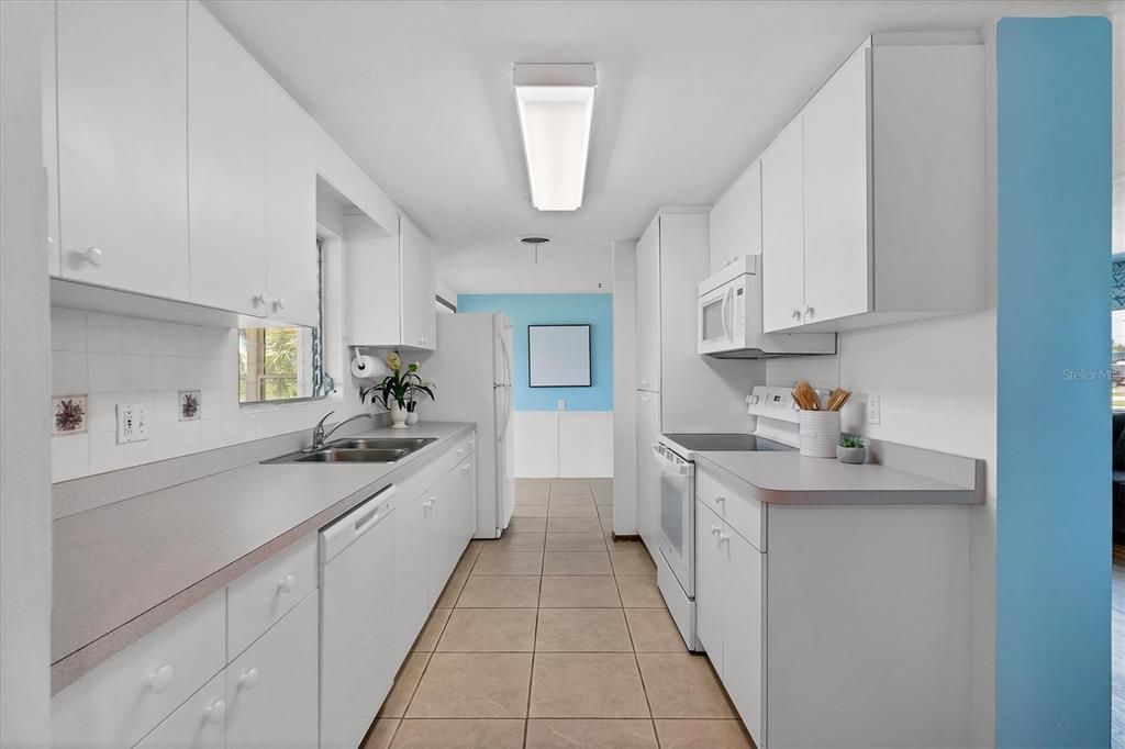 For Sale: $485,000 (2 beds, 1 baths, 1063 Square Feet)