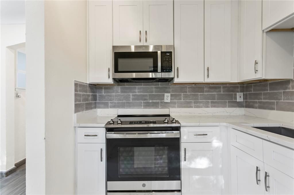For Sale: $324,900 (2 beds, 1 baths, 755 Square Feet)