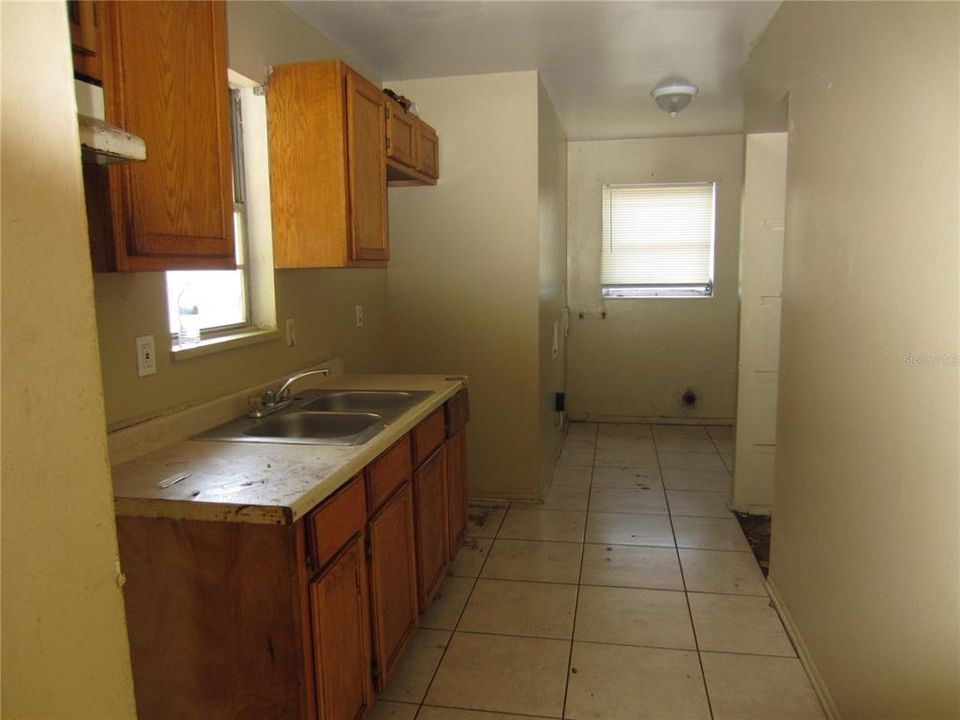 Active With Contract: $155,000 (3 beds, 1 baths, 974 Square Feet)