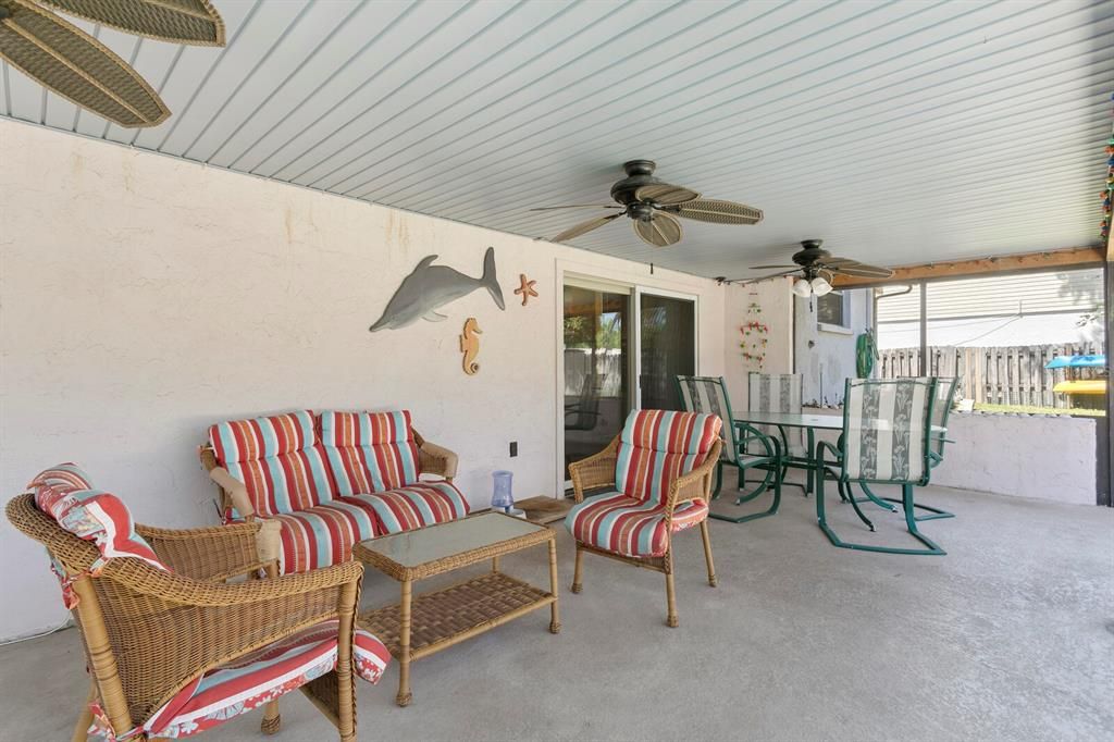 Relax in the shade in the spacious lanai