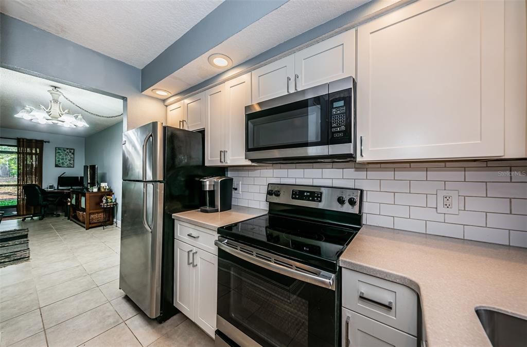 For Sale: $229,900 (2 beds, 2 baths, 840 Square Feet)