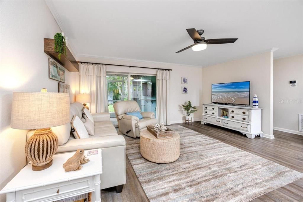 Active With Contract: $450,000 (2 beds, 2 baths, 1178 Square Feet)