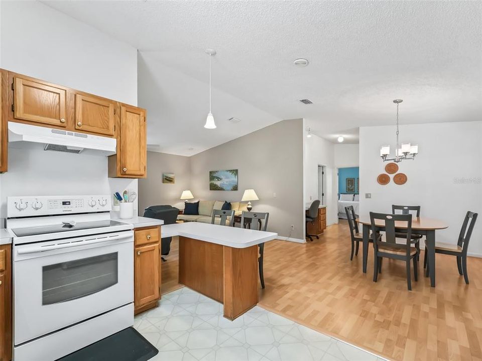 For Sale: $289,000 (2 beds, 2 baths, 1144 Square Feet)