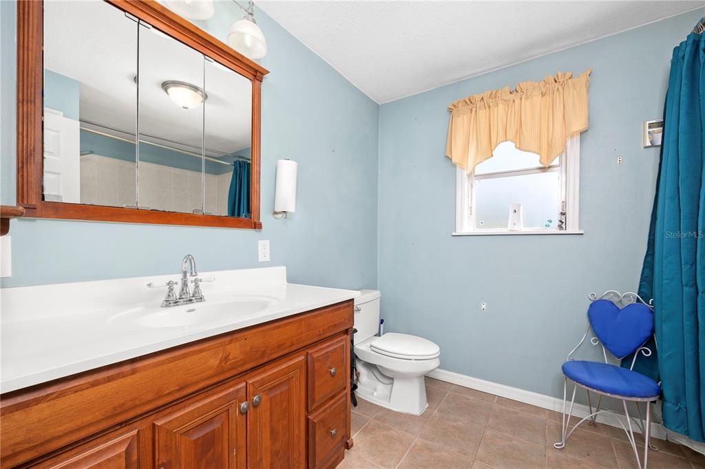 For Sale: $550,000 (3 beds, 1 baths, 2214 Square Feet)