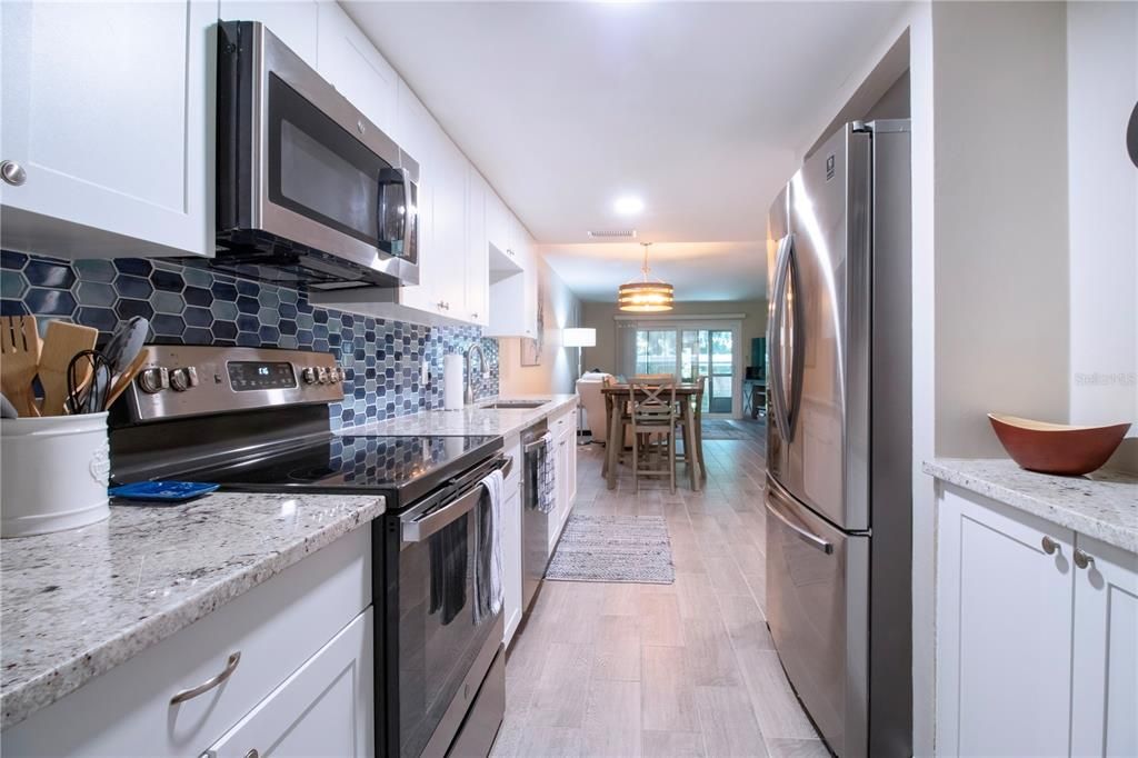 For Sale: $269,000 (2 beds, 2 baths, 1053 Square Feet)