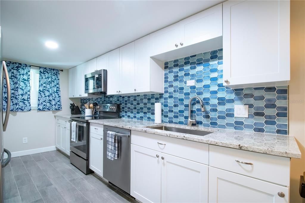 For Sale: $257,000 (2 beds, 2 baths, 1053 Square Feet)