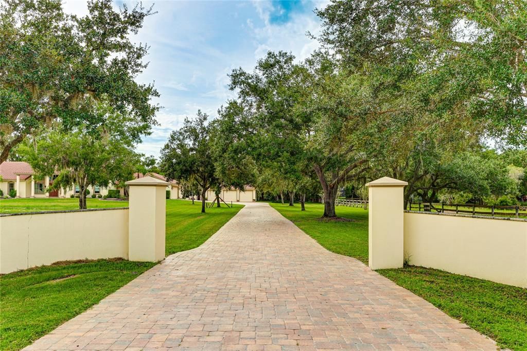 For Sale: $2,799,000 (4 beds, 3 baths, 4677 Square Feet)