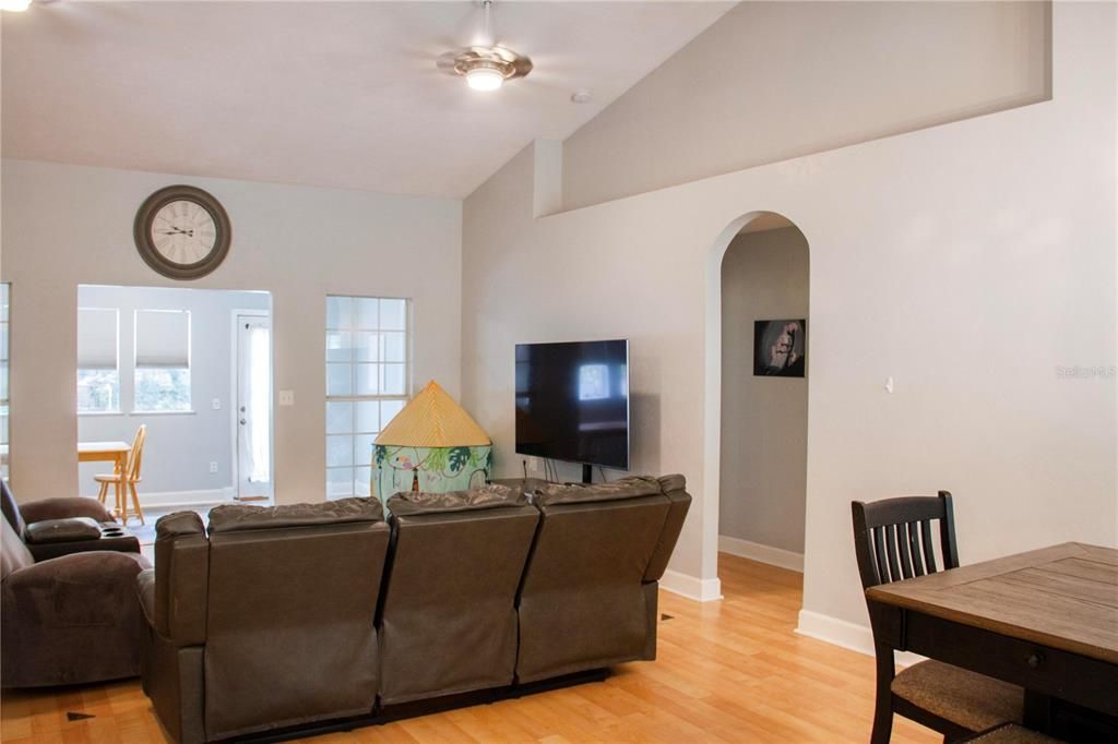Active With Contract: $285,000 (3 beds, 2 baths, 1546 Square Feet)