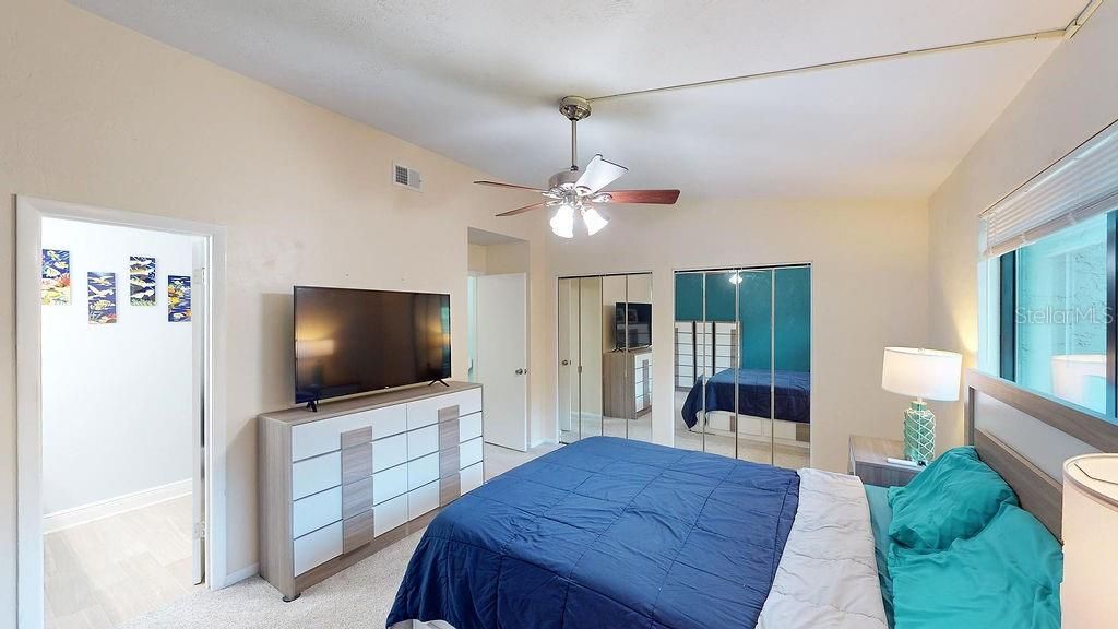 For Sale: $249,000 (2 beds, 2 baths, 1262 Square Feet)