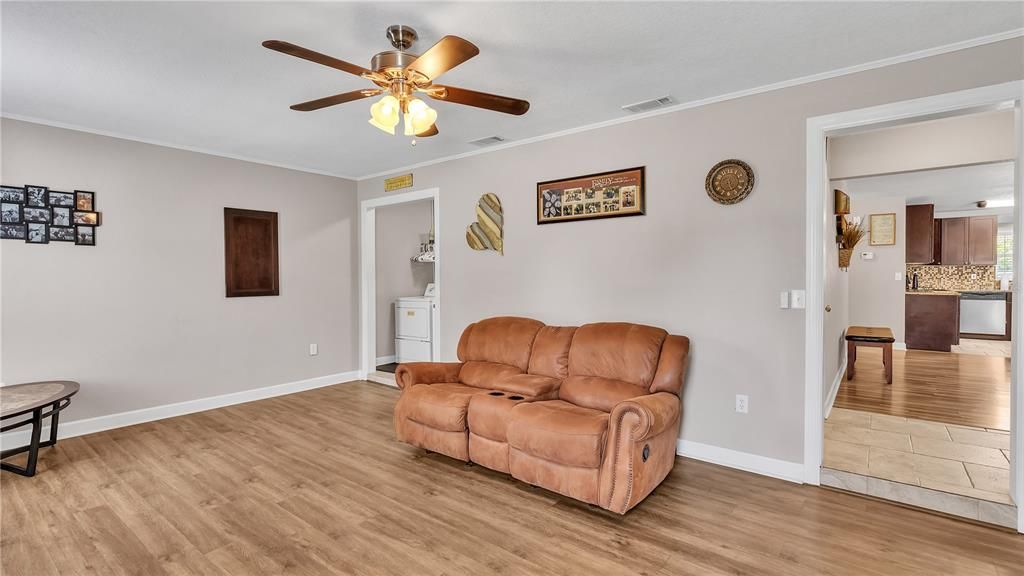 Active With Contract: $289,900 (3 beds, 2 baths, 1614 Square Feet)