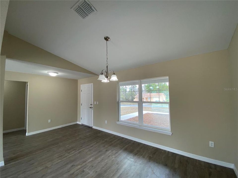 For Rent: $1,725 (3 beds, 2 baths, 1668 Square Feet)