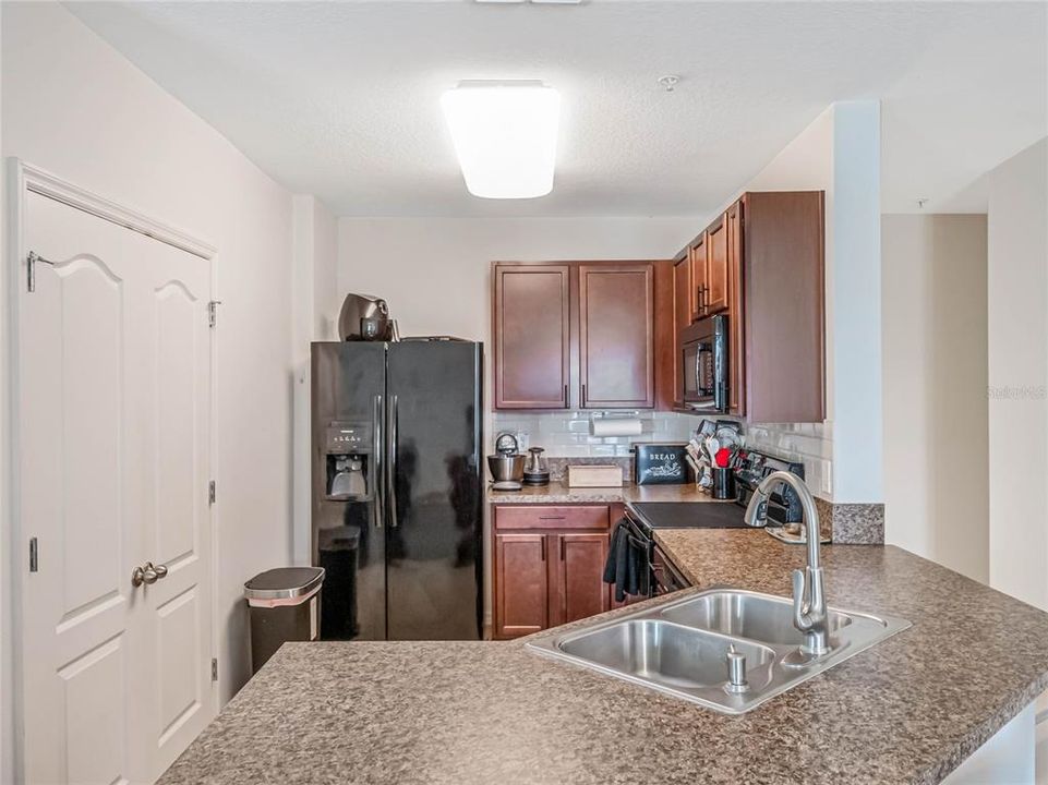 For Sale: $255,000 (2 beds, 2 baths, 1147 Square Feet)