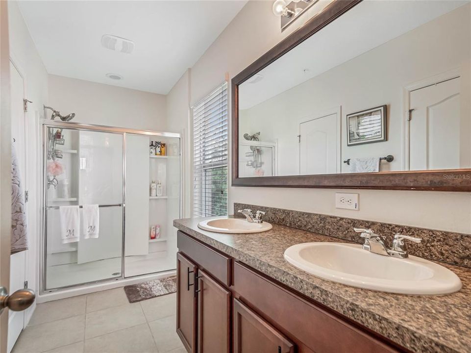 For Sale: $255,000 (2 beds, 2 baths, 1147 Square Feet)