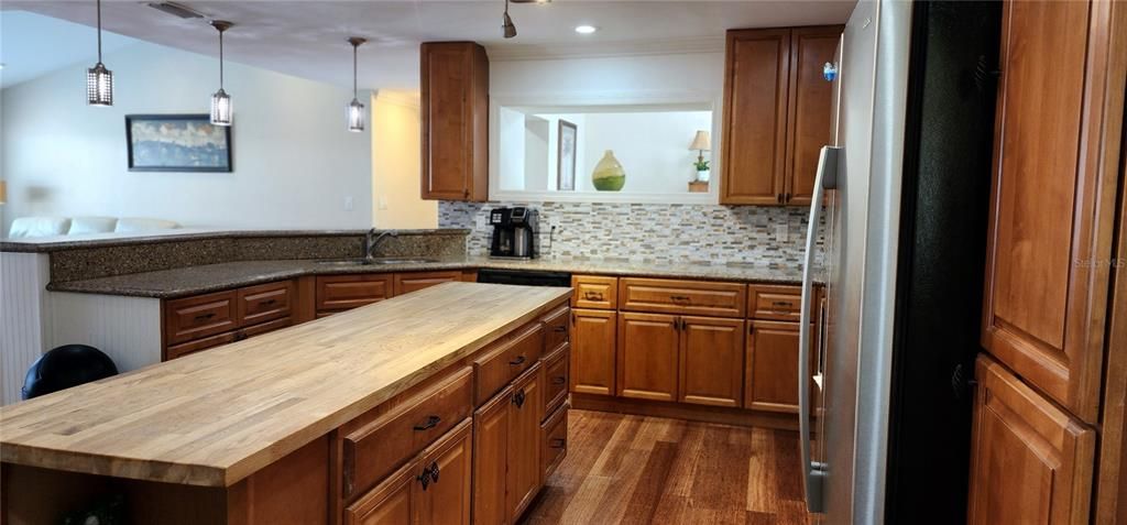 KITCHEN WITH LARGE CENTER ISLAND