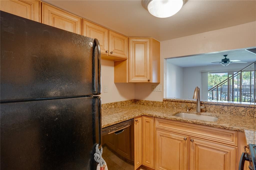 For Sale: $375,000 (2 beds, 1 baths, 1404 Square Feet)