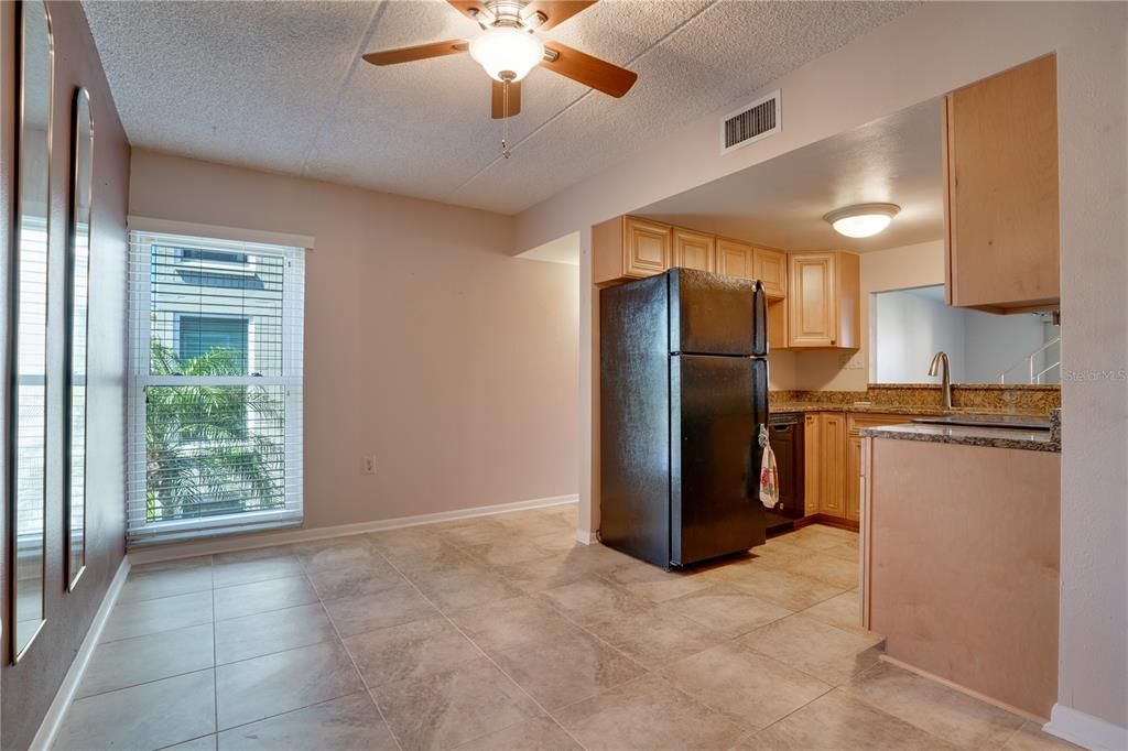 For Sale: $375,000 (2 beds, 1 baths, 1404 Square Feet)