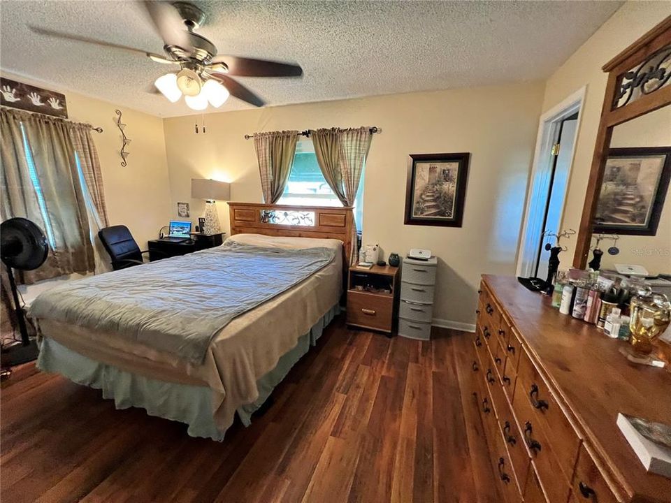 For Sale: $270,000 (4 beds, 2 baths, 1456 Square Feet)