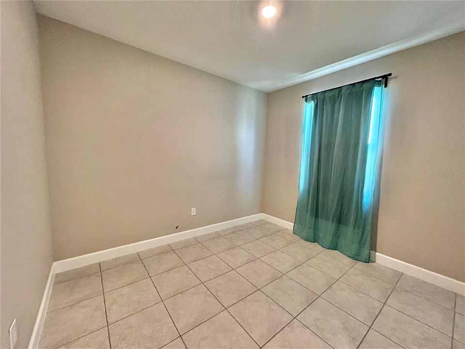 For Rent: $2,200 (4 beds, 2 baths, 1910 Square Feet)