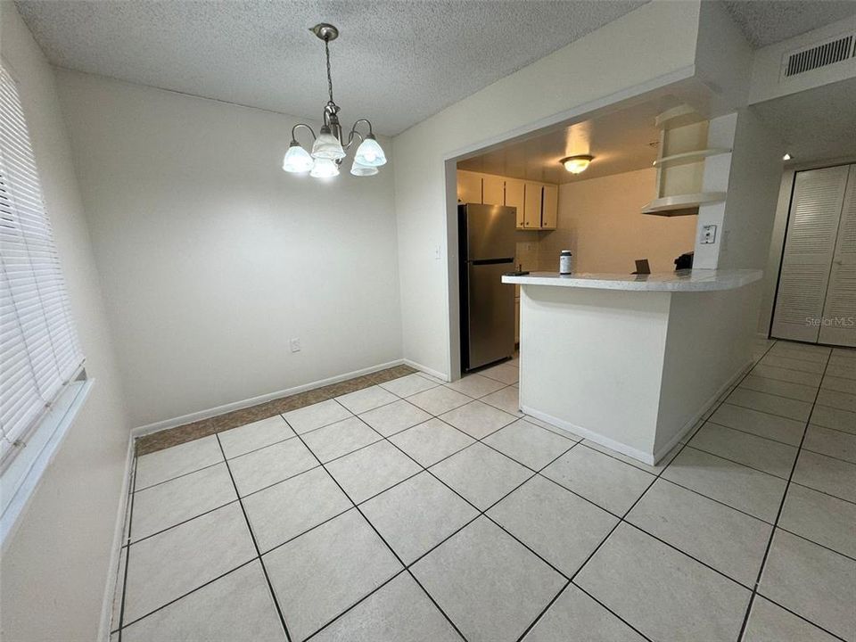 For Rent: $1,850 (2 beds, 1 baths, 970 Square Feet)