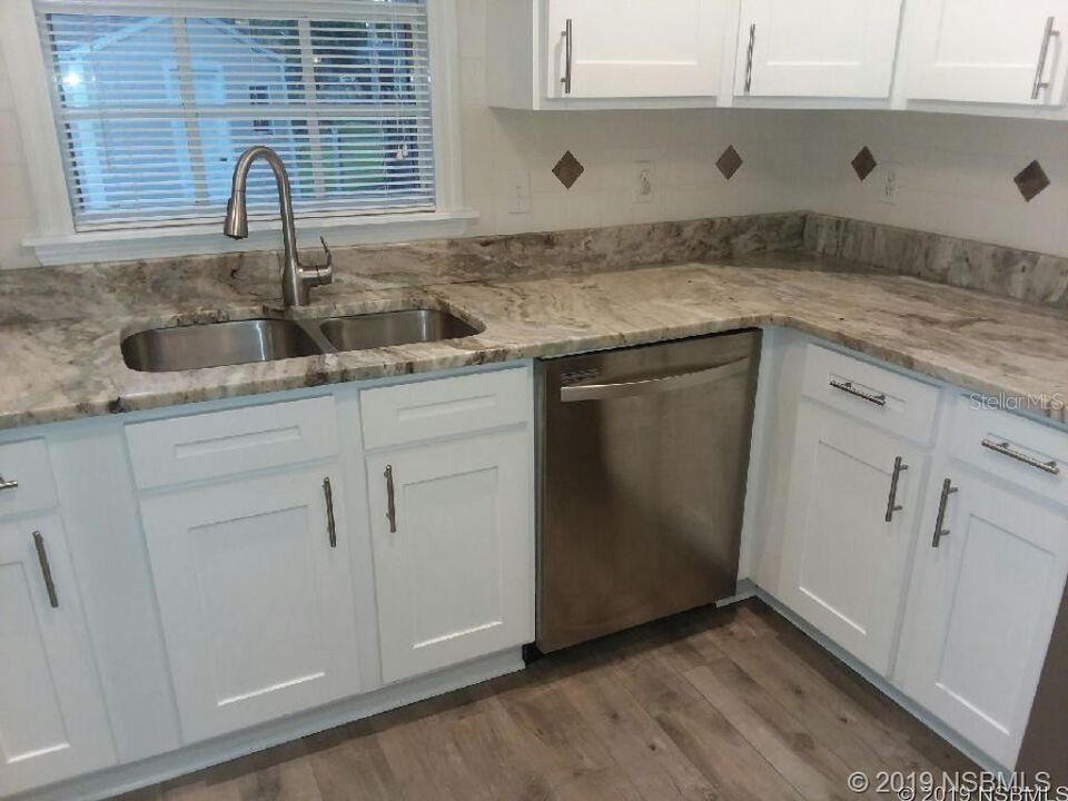 For Rent: $2,100 (3 beds, 2 baths, 1326 Square Feet)