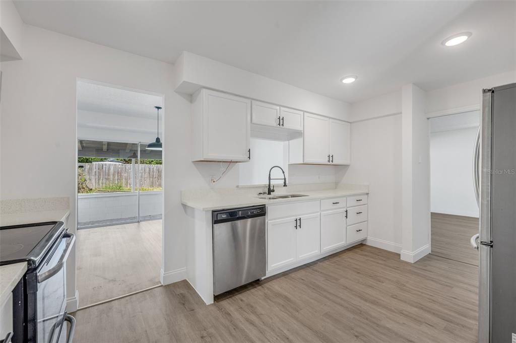 Recently Sold: $439,000 (3 beds, 2 baths, 1904 Square Feet)