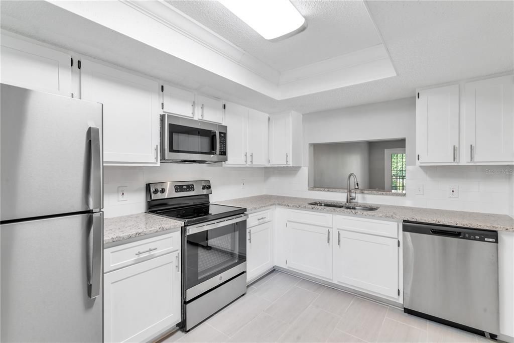 For Sale: $288,700 (2 beds, 2 baths, 1112 Square Feet)