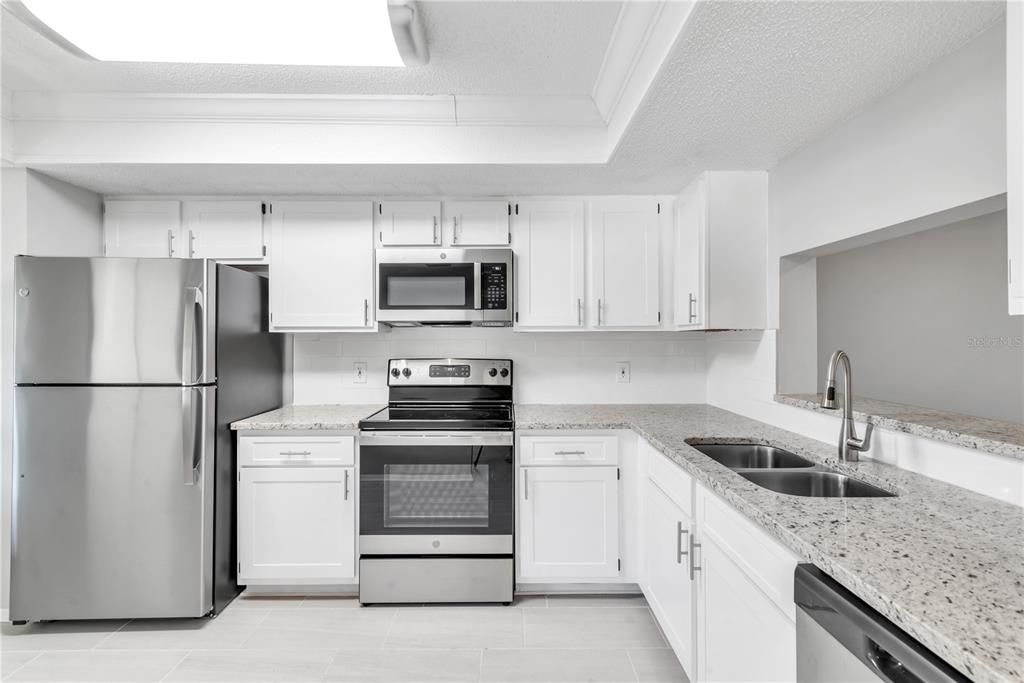 For Sale: $278,000 (2 beds, 2 baths, 1112 Square Feet)