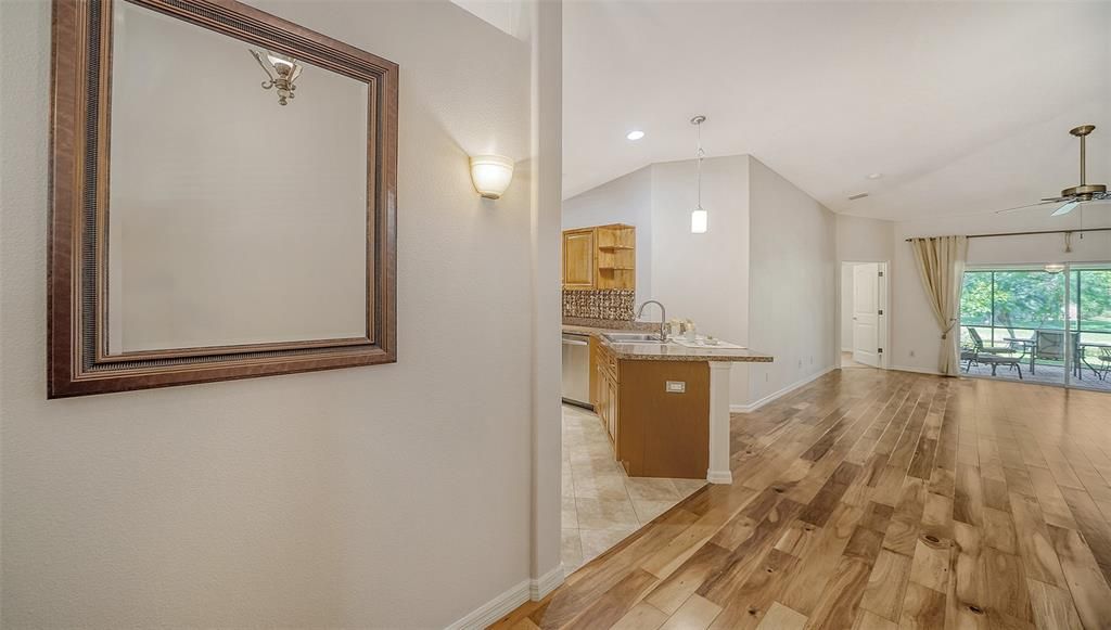 For Sale: $450,000 (2 beds, 2 baths, 1426 Square Feet)
