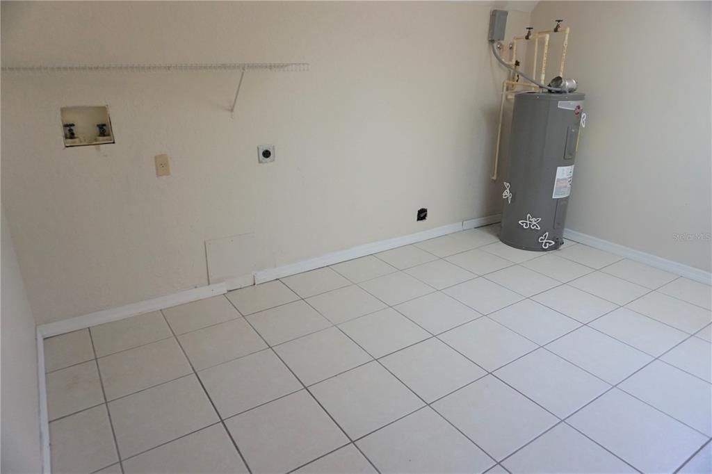 Active With Contract: $1,800 (2 beds, 1 baths, 1100 Square Feet)