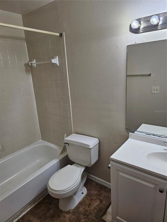 For Sale: $155,900 (1 beds, 1 baths, 627 Square Feet)