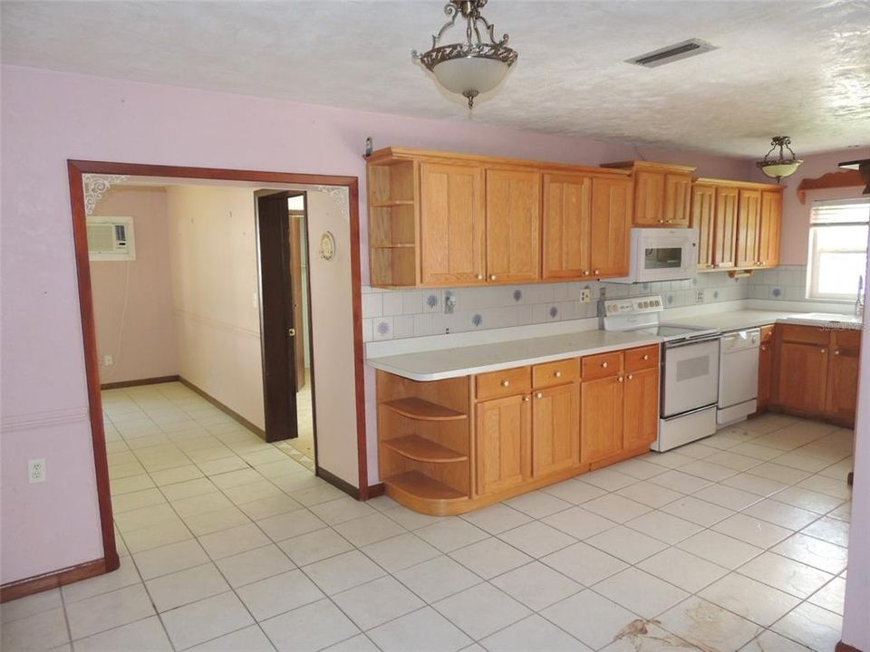 For Sale: $175,000 (3 beds, 1 baths, 1613 Square Feet)