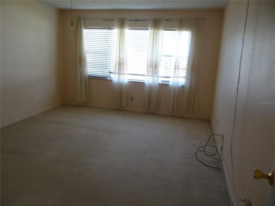 For Rent: $1,550 (1 beds, 1 baths, 1010 Square Feet)