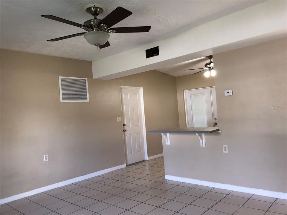 For Sale: $169,000 (2 beds, 1 baths, 750 Square Feet)