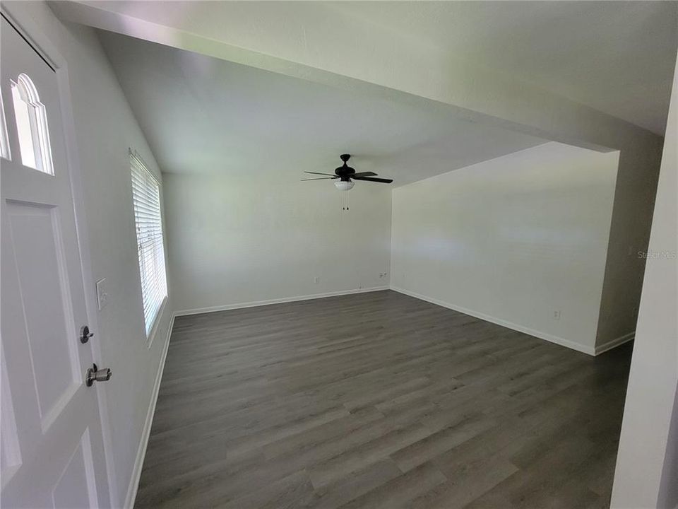 Active With Contract: $1,500 (3 beds, 1 baths, 1040 Square Feet)