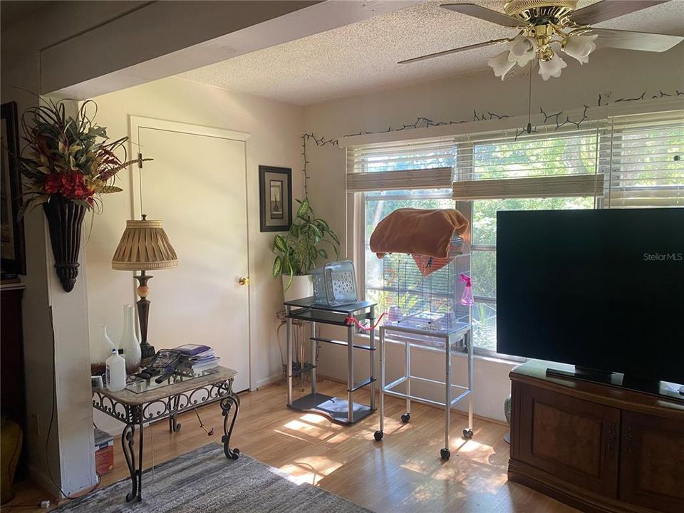 For Sale: $132,000 (2 beds, 2 baths, 1378 Square Feet)