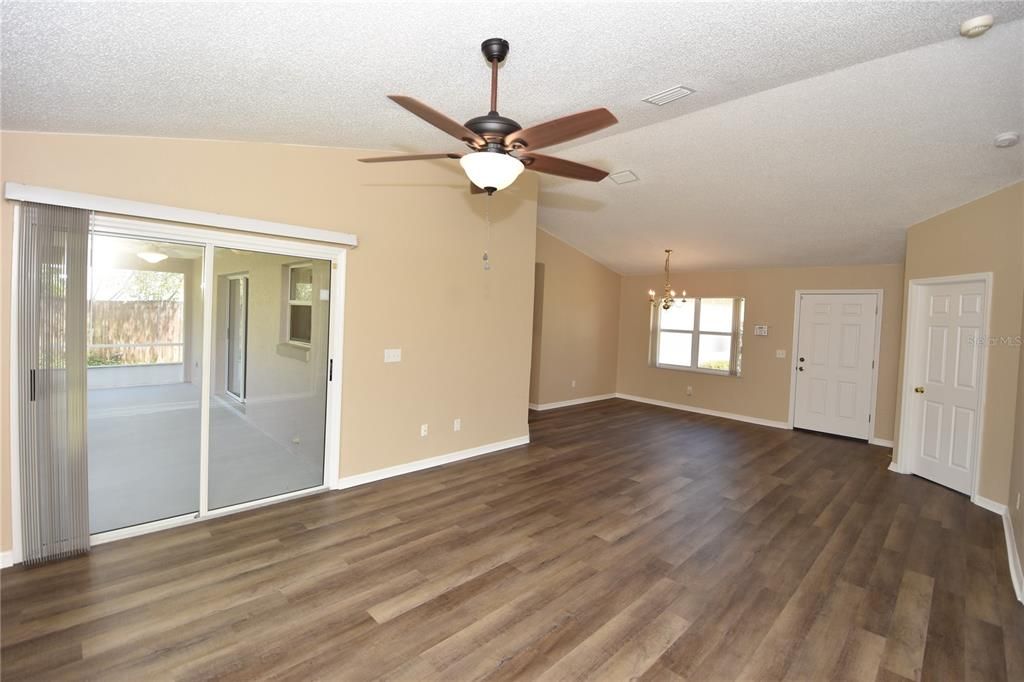 For Sale: $280,000 (3 beds, 2 baths, 1400 Square Feet)