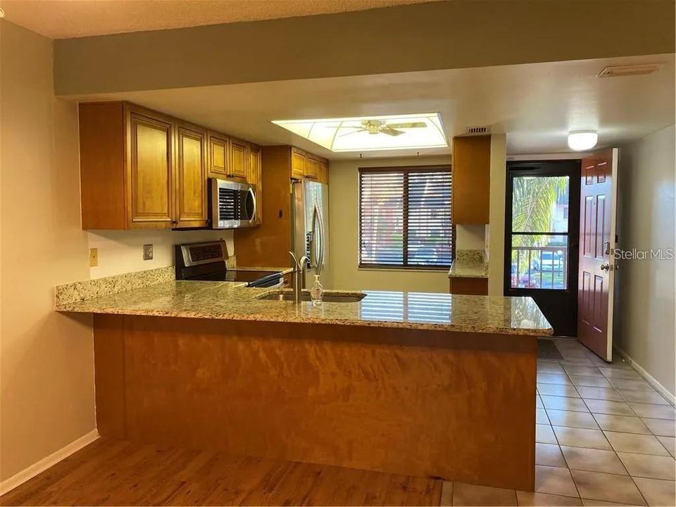 For Rent: $2,000 (2 beds, 2 baths, 983 Square Feet)
