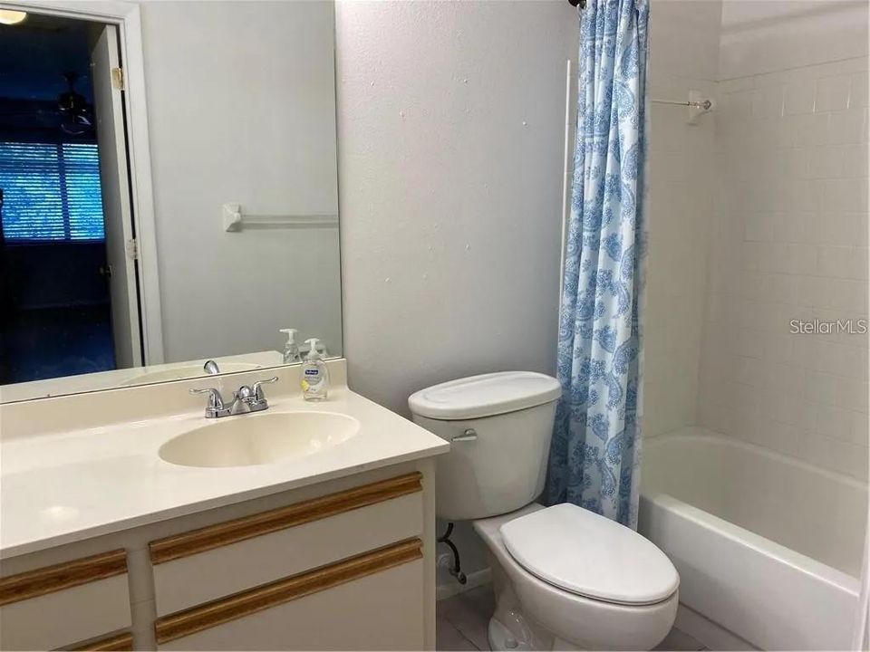 For Rent: $2,000 (2 beds, 2 baths, 983 Square Feet)