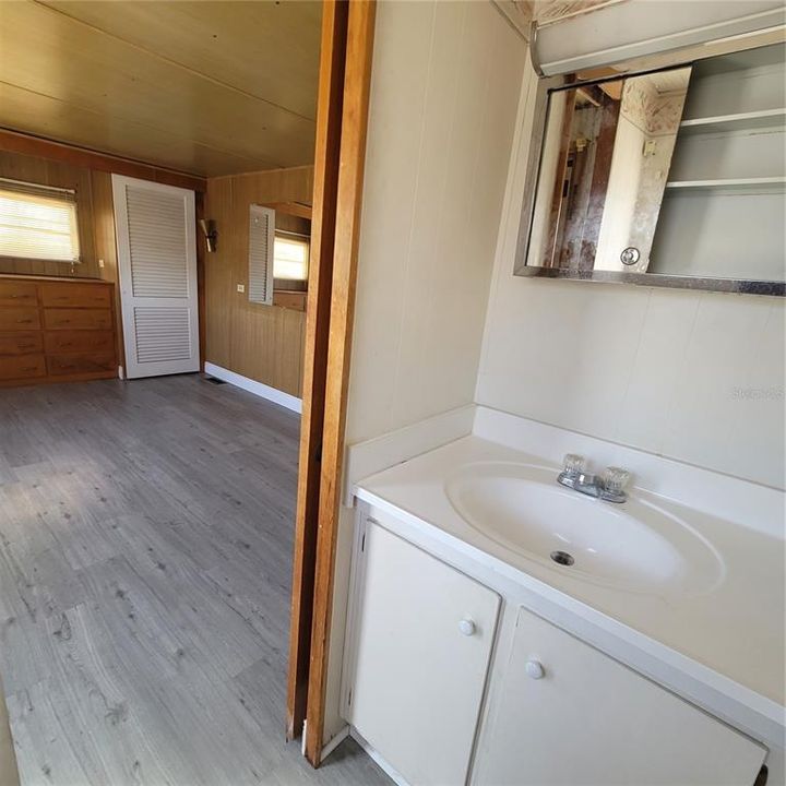 For Sale: $124,900 (2 beds, 1 baths, 857 Square Feet)