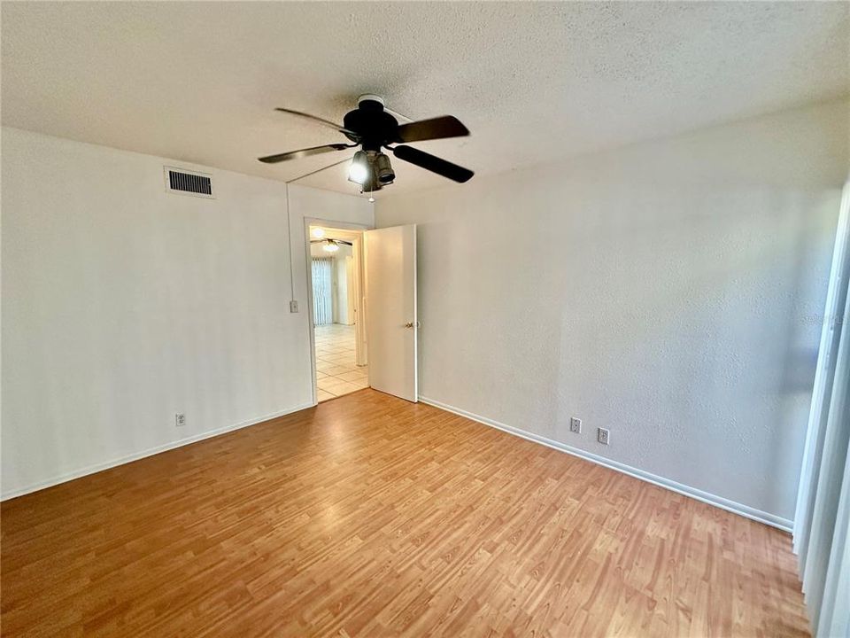 Active With Contract: $199,000 (3 beds, 2 baths, 1187 Square Feet)