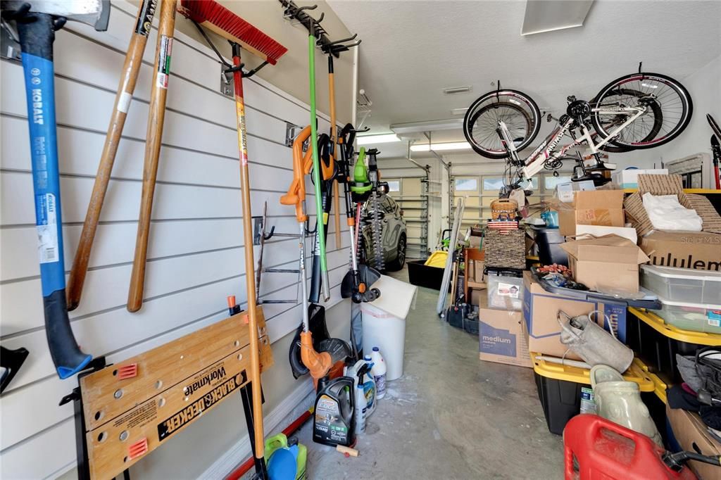T3519436 - Tool wall and workshop area in garage