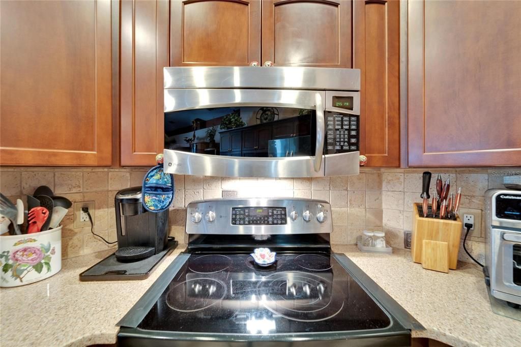 T3519436 - Stainless steel appliances