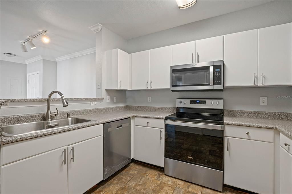 For Rent: $1,995 (2 beds, 2 baths, 1115 Square Feet)