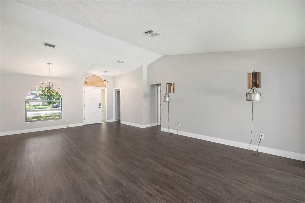 Active With Contract: $535,000 (4 beds, 2 baths, 2136 Square Feet)