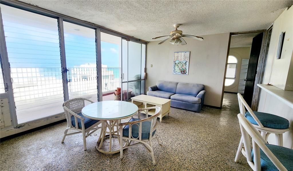 Vendido Recientemente: $299,000 (1 camas, 1 baños, 700 Pies cuadrados)