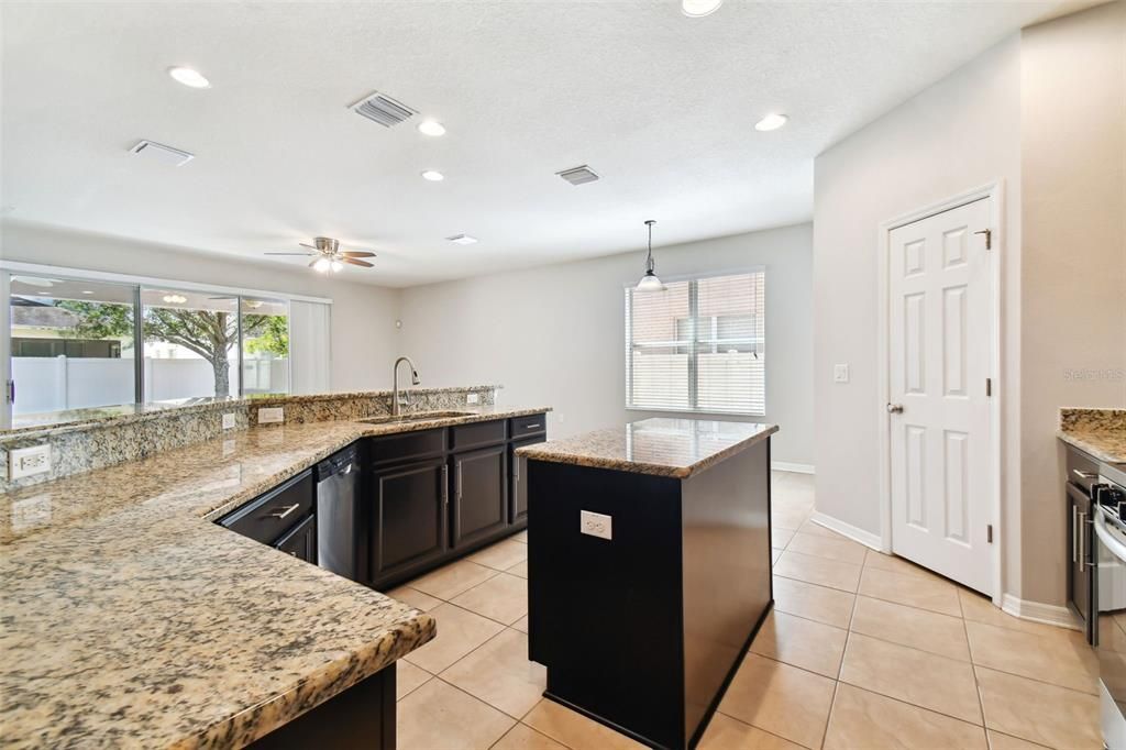For Sale: $519,000 (4 beds, 3 baths, 3084 Square Feet)