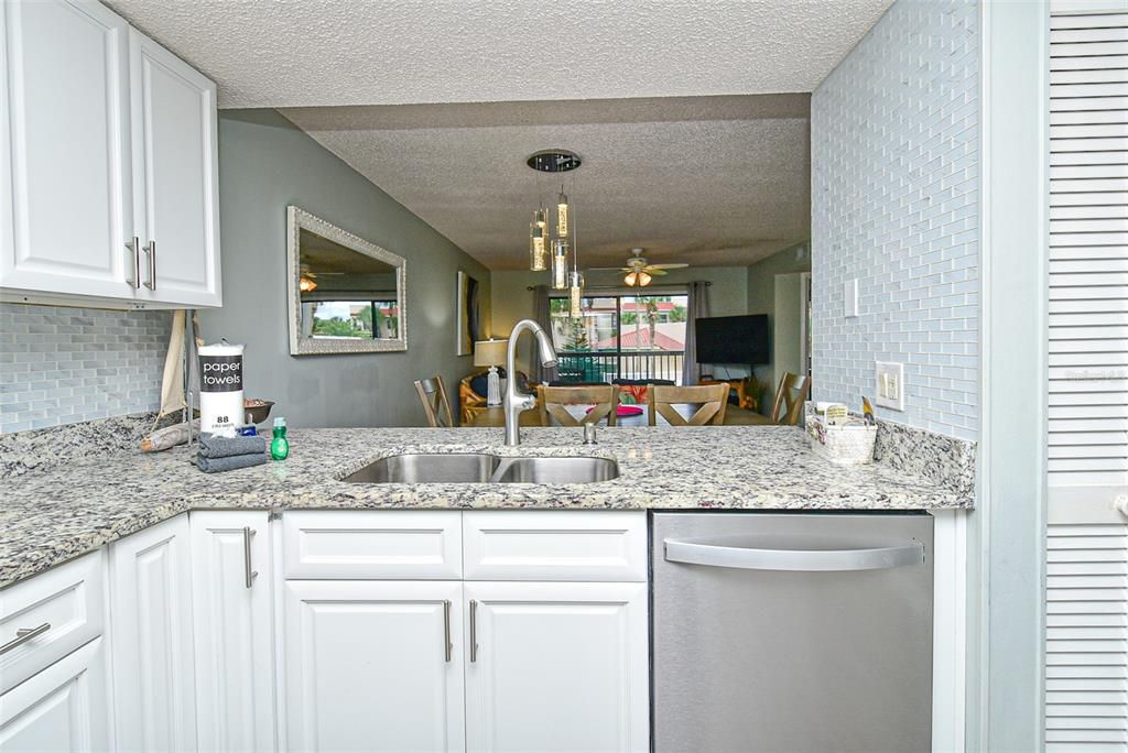 For Sale: $419,900 (2 beds, 2 baths, 1044 Square Feet)