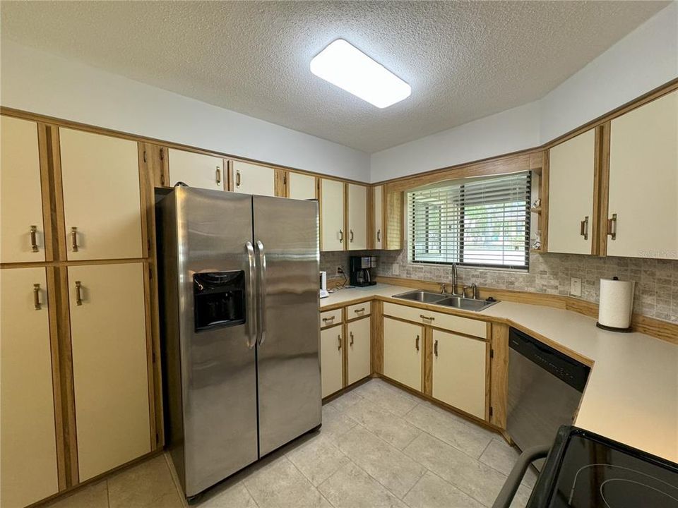 For Sale: $275,000 (2 beds, 2 baths, 1415 Square Feet)