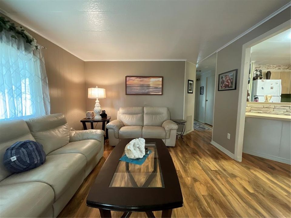 For Sale: $214,900 (2 beds, 2 baths, 1104 Square Feet)