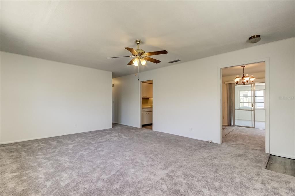 Active With Contract: $399,500 (3 beds, 2 baths, 1528 Square Feet)